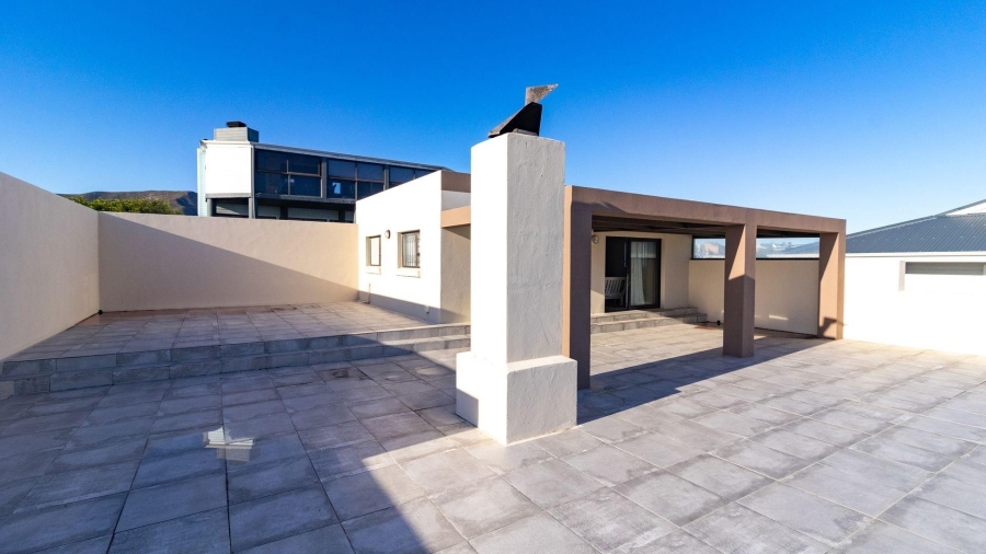 5 Bedroom Property for Sale in De Kelders Western Cape